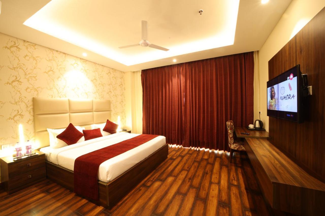 Hotel The Vilana A Unit Of Jg Developers Risikés Kültér fotó