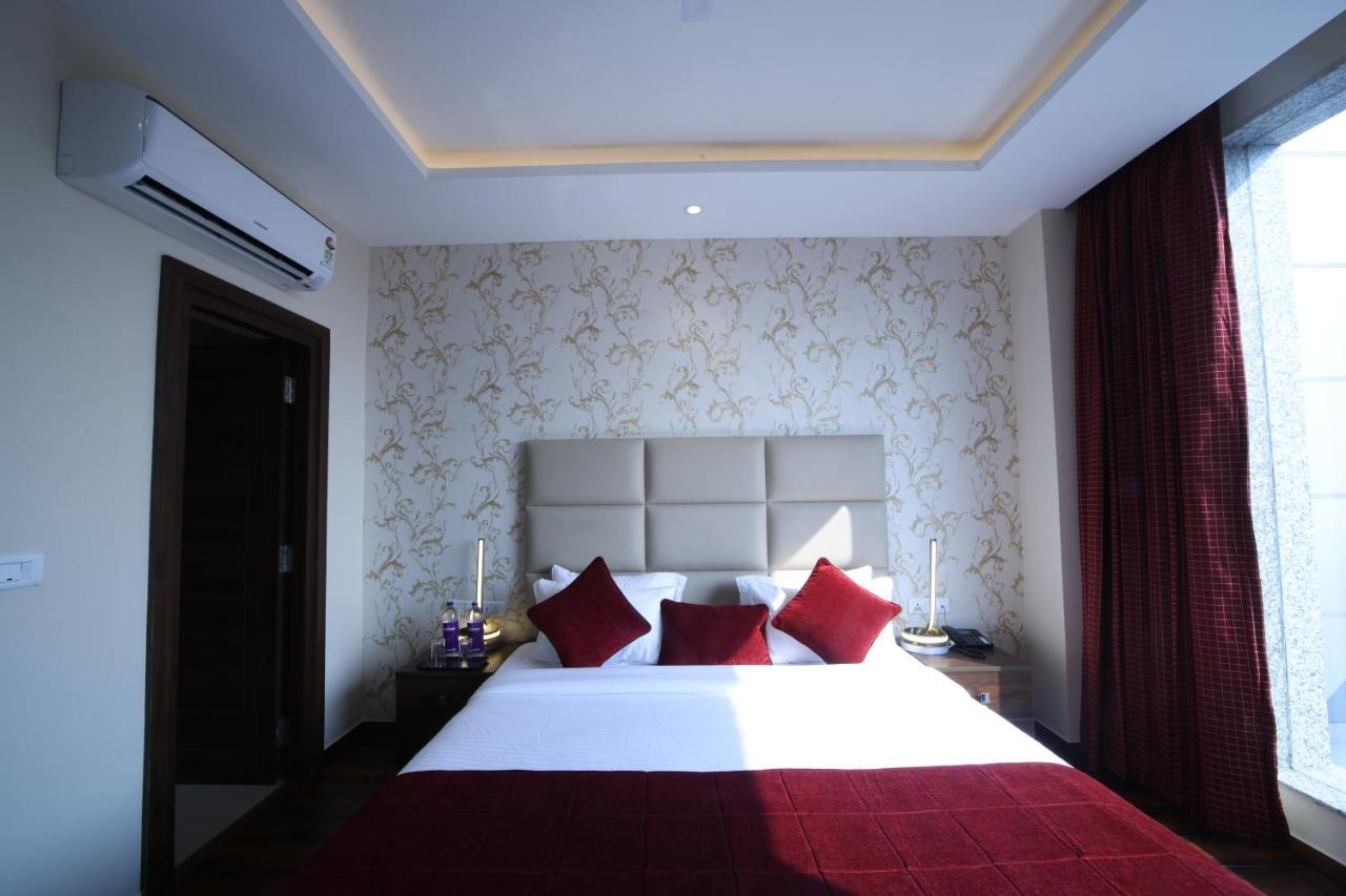 Hotel The Vilana A Unit Of Jg Developers Risikés Kültér fotó