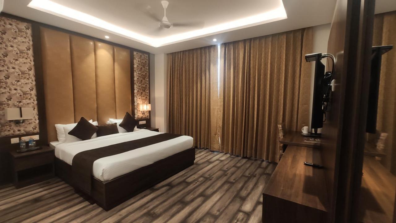Hotel The Vilana A Unit Of Jg Developers Risikés Kültér fotó