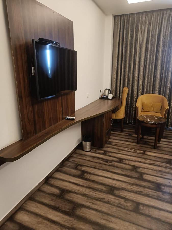 Hotel The Vilana A Unit Of Jg Developers Risikés Kültér fotó